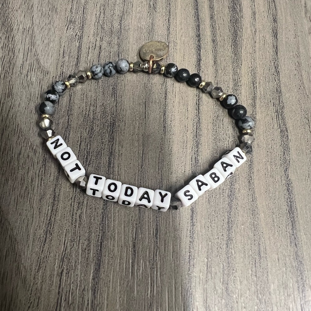 Chic Black and White Beaded Bracelet
